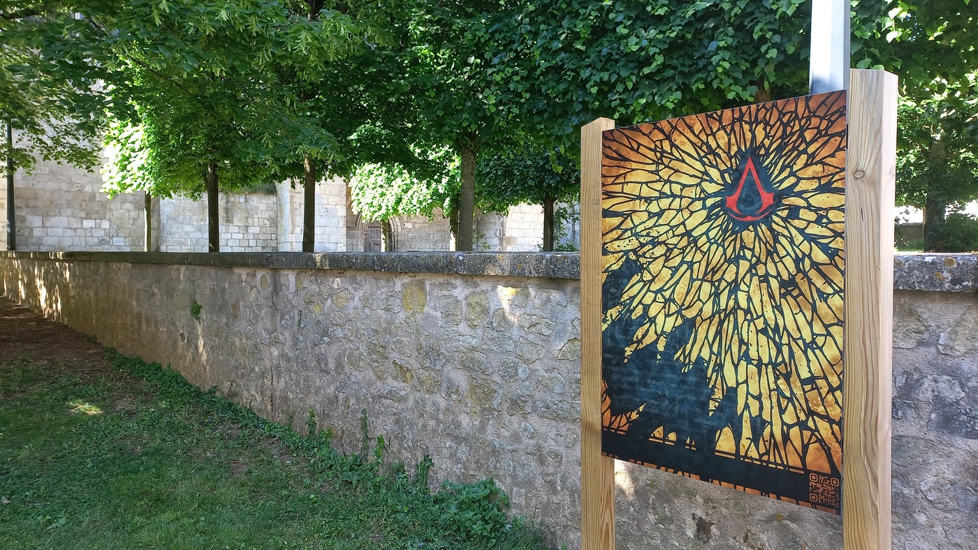 Panneau jeu "Le Trésor perdu d'Aliénor" à l'Église Sainte-Radegonde de Poitiers